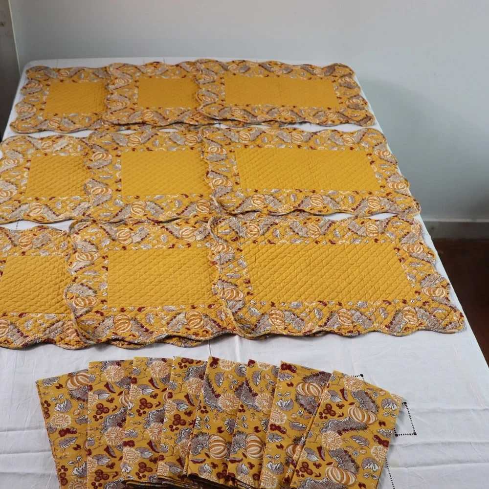 Williams Sonoma Paysanne Placemats, Napkins and Table Runner